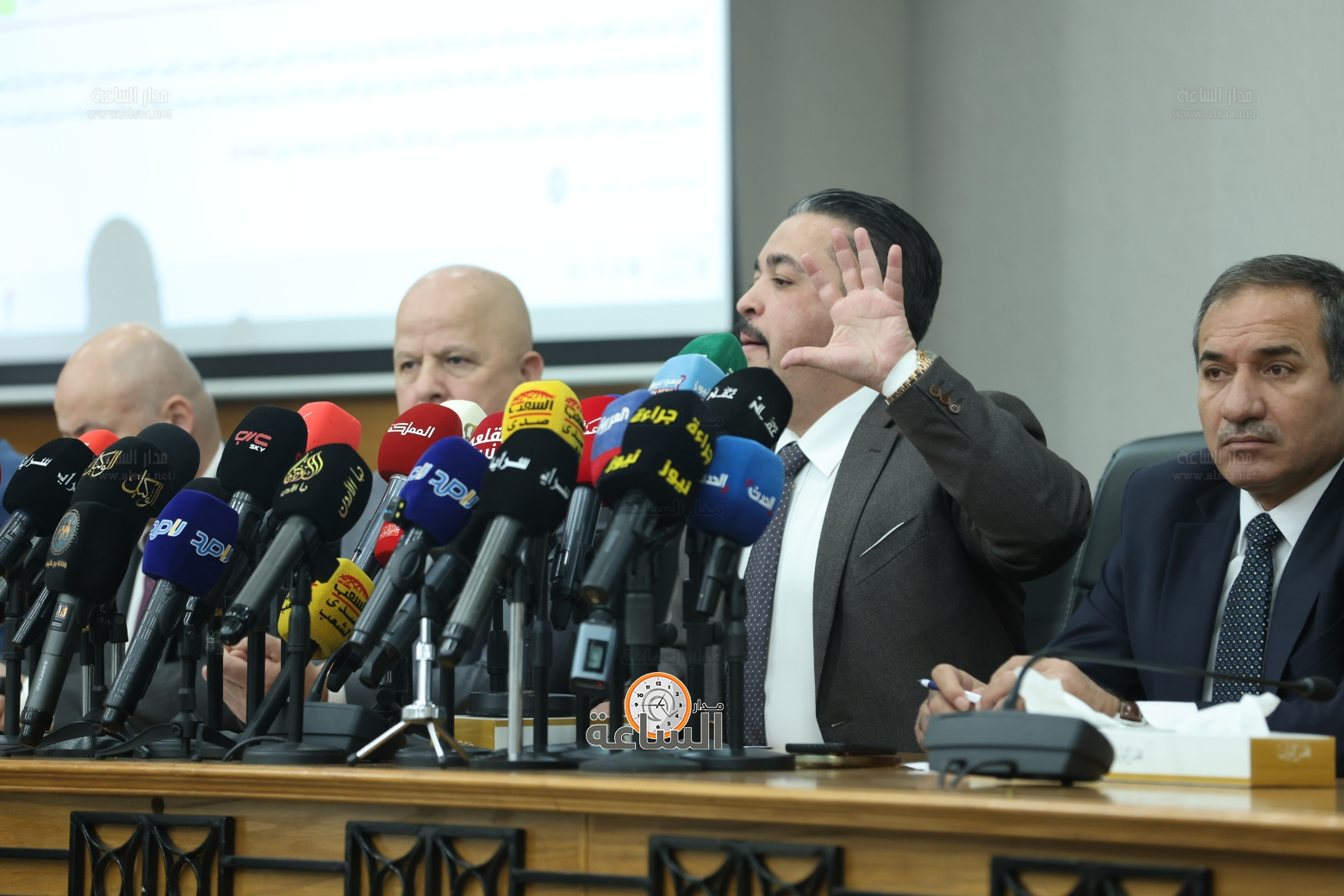 Madar Al-Saa Images 0.3896127955700308