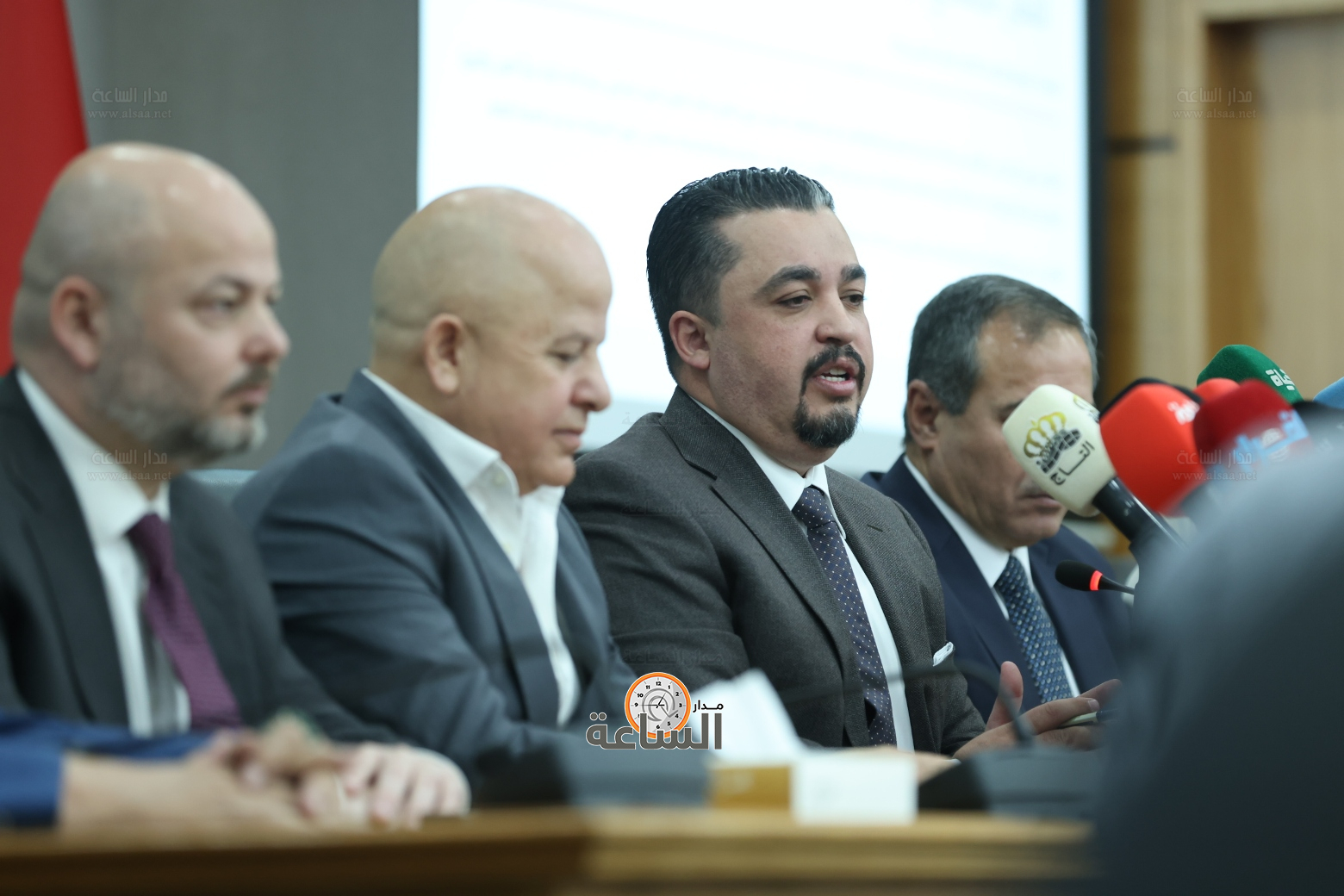 Madar Al-Saa Images 0.3817722364699314