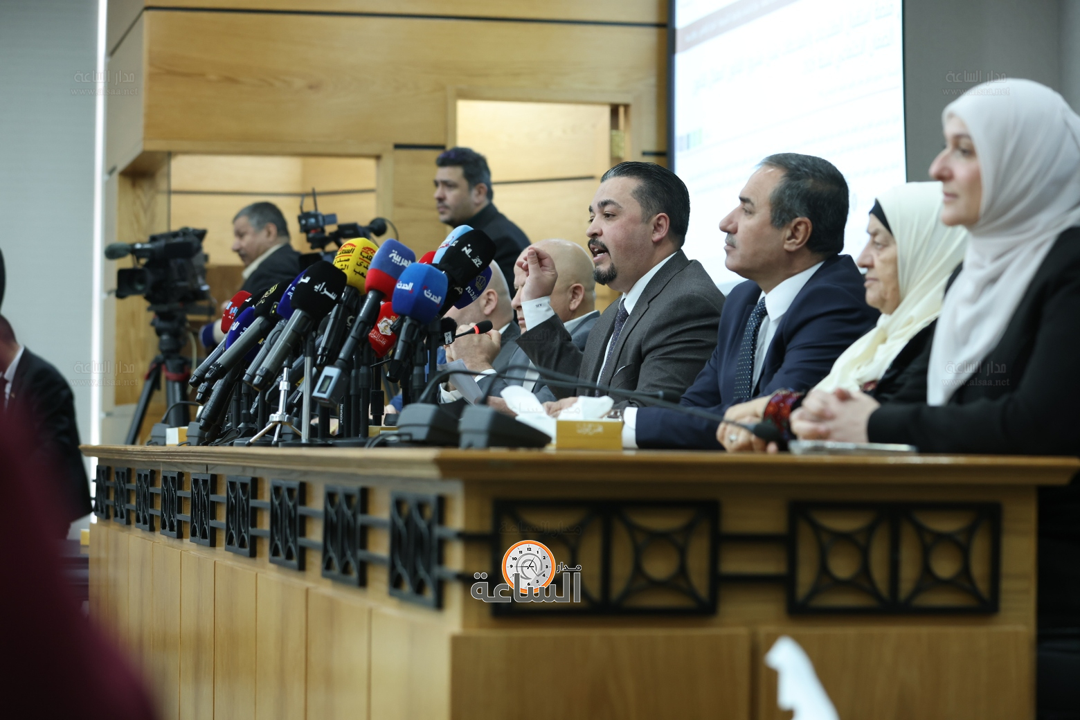 Madar Al-Saa Images 0.14214940205873672