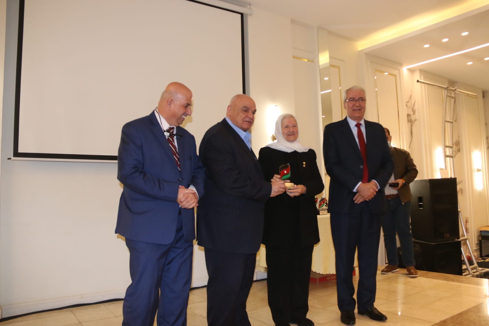 Madar Al-Saa Images 0.03403007047472206