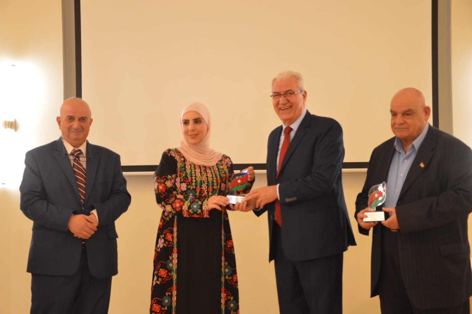 Madar Al-Saa Images 0.4511545499536668