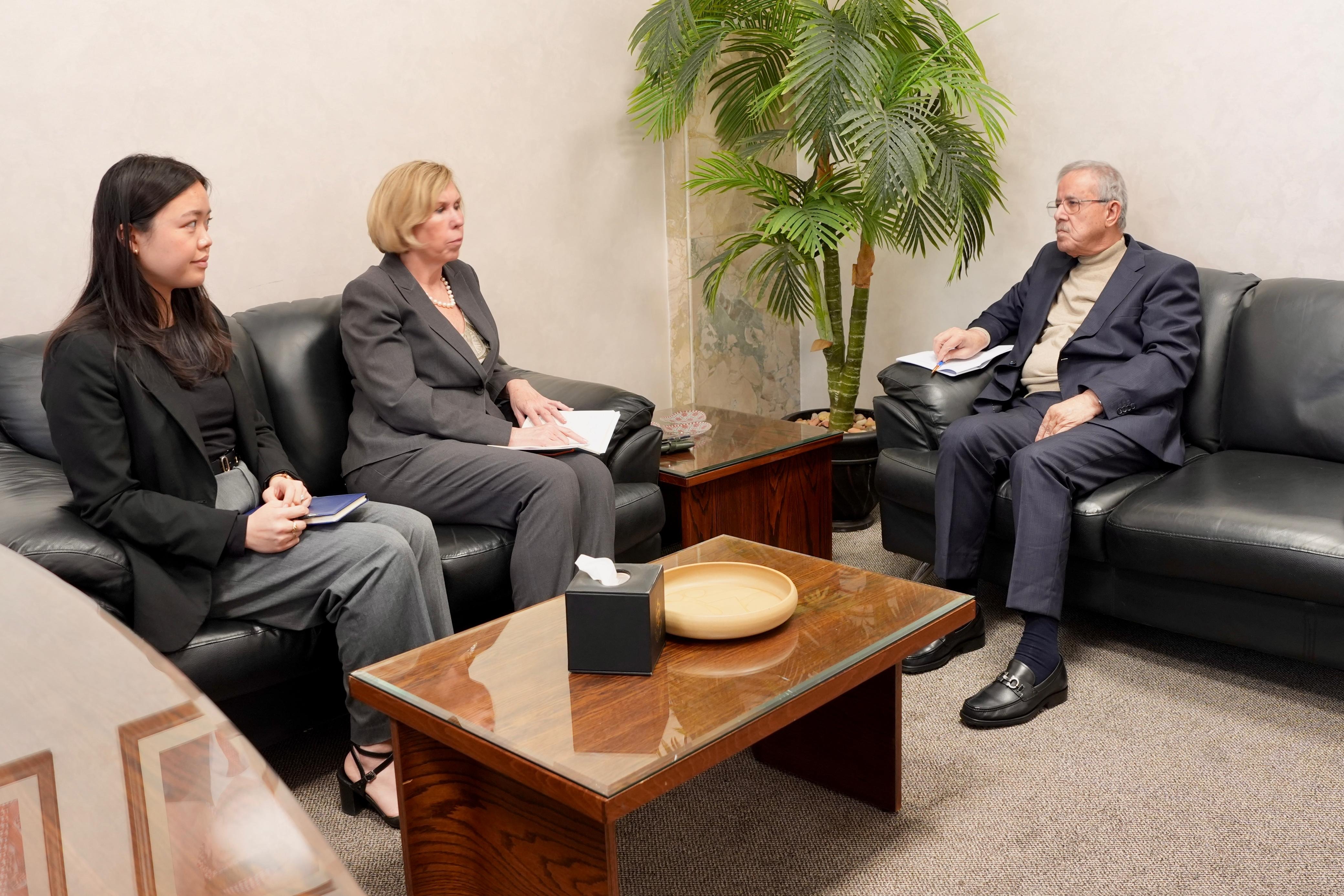 Madar Al-Saa Images 0.6710123239253626