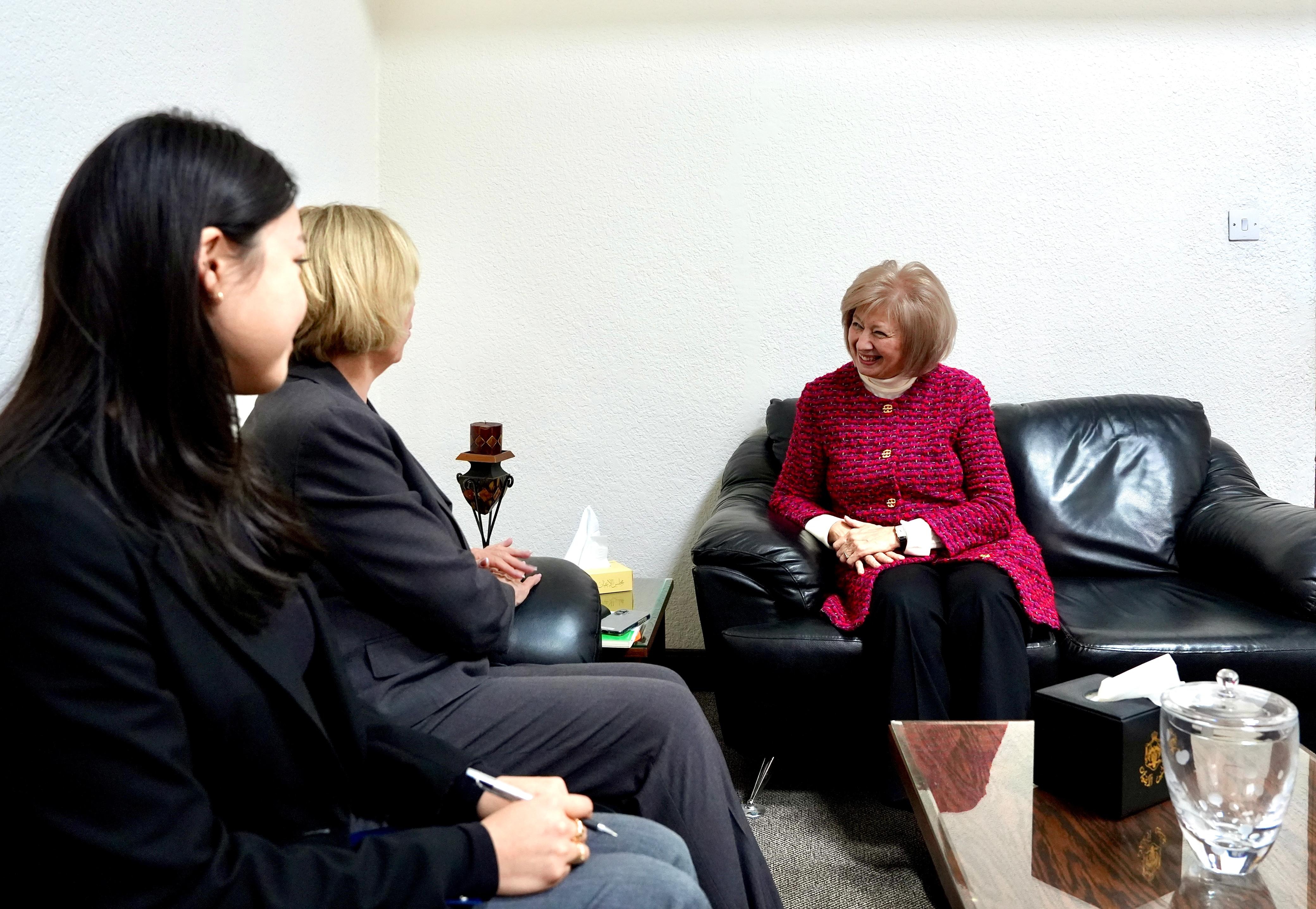 Madar Al-Saa Images 0.7160971608430889