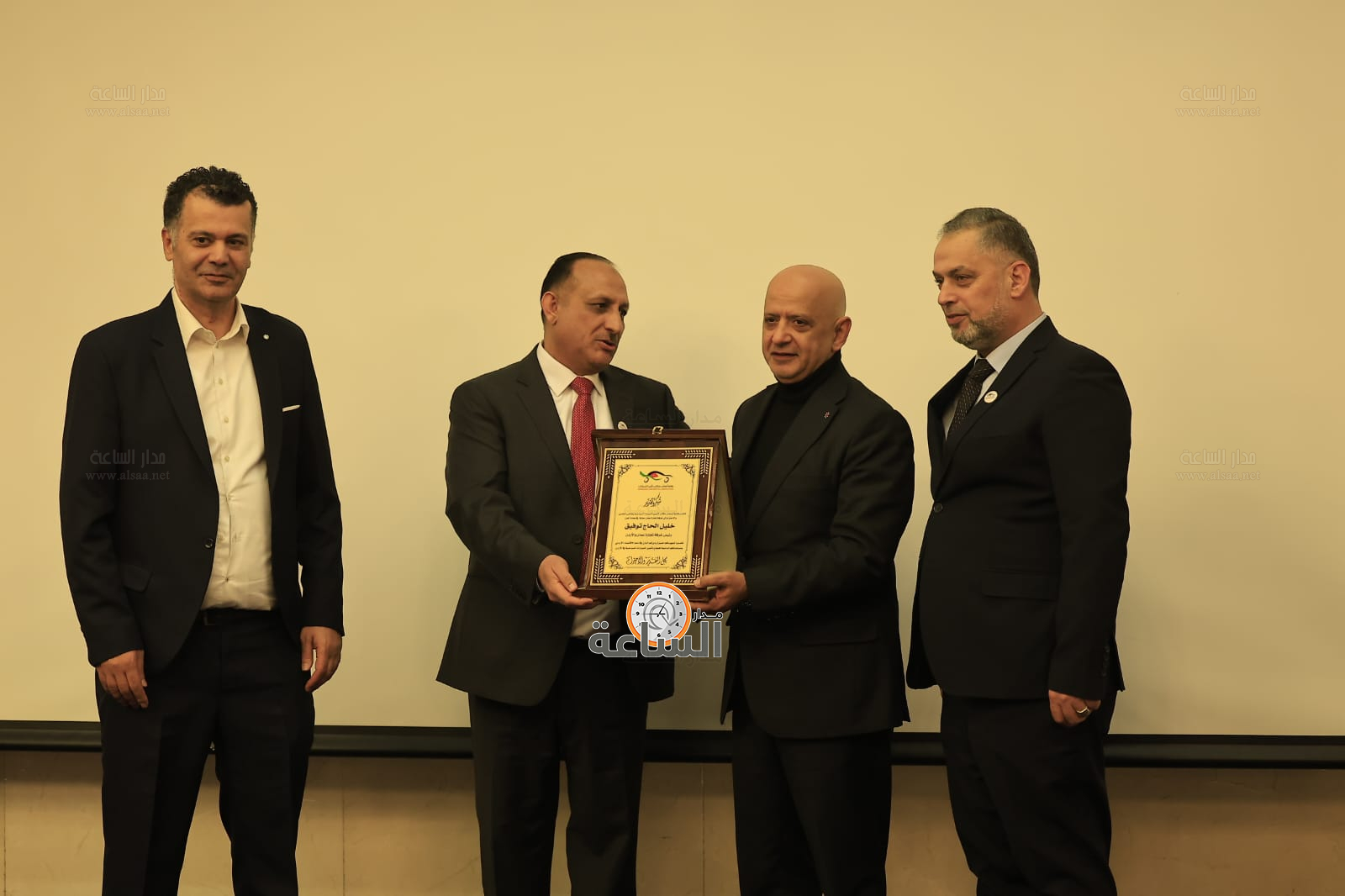 Madar Al-Saa Images 0.43549409552670815