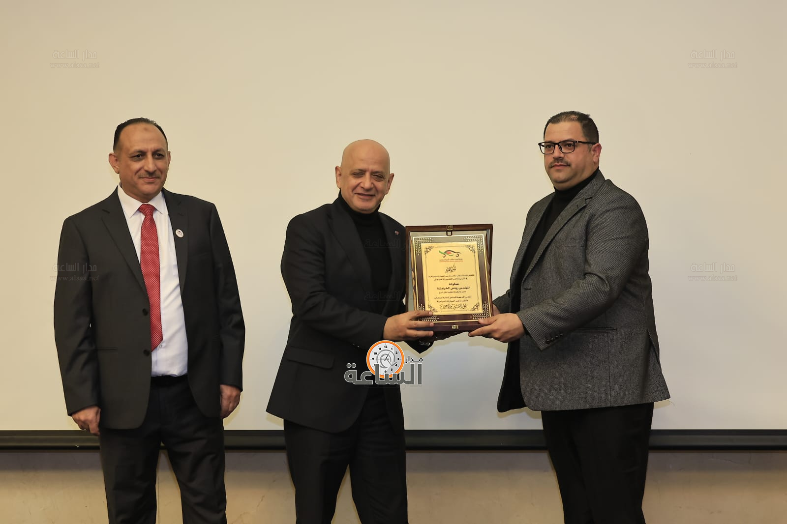 Madar Al-Saa Images 0.8957333477000885