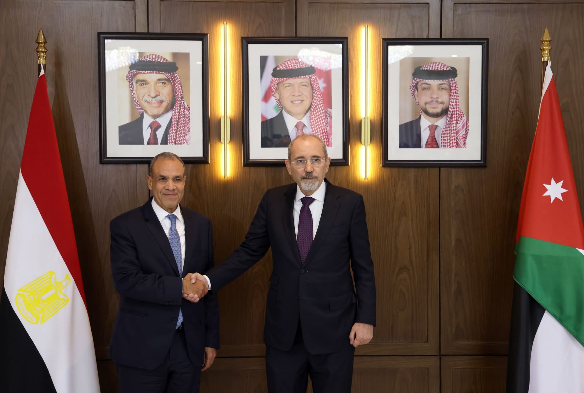 Madar Al-Saa Images 0.15787713551166405