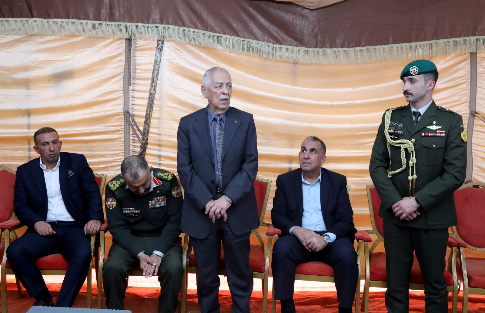 Madar Al-Saa Images 0.08186090947149327