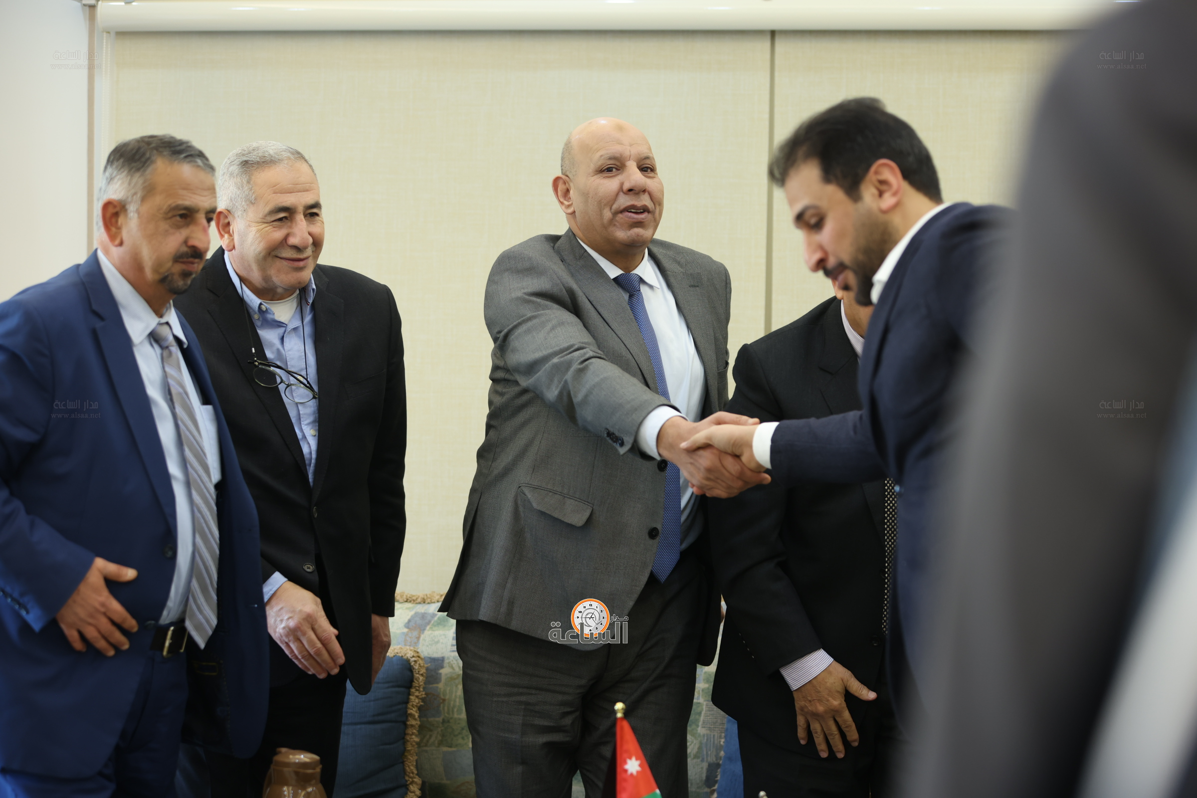 Madar Al-Saa Images 0.39144657173326514