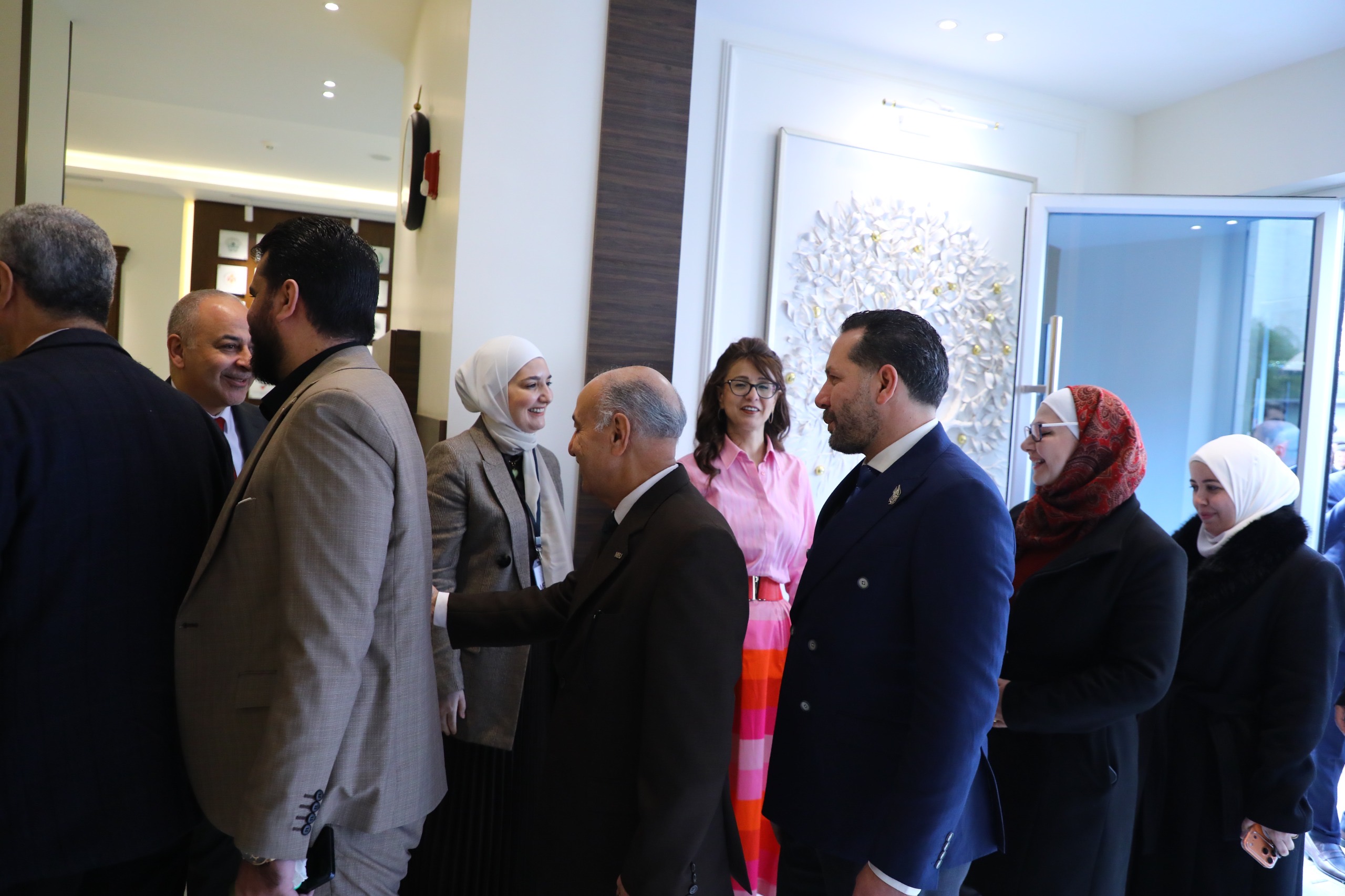 Madar Al-Saa Images 0.9405376726417206