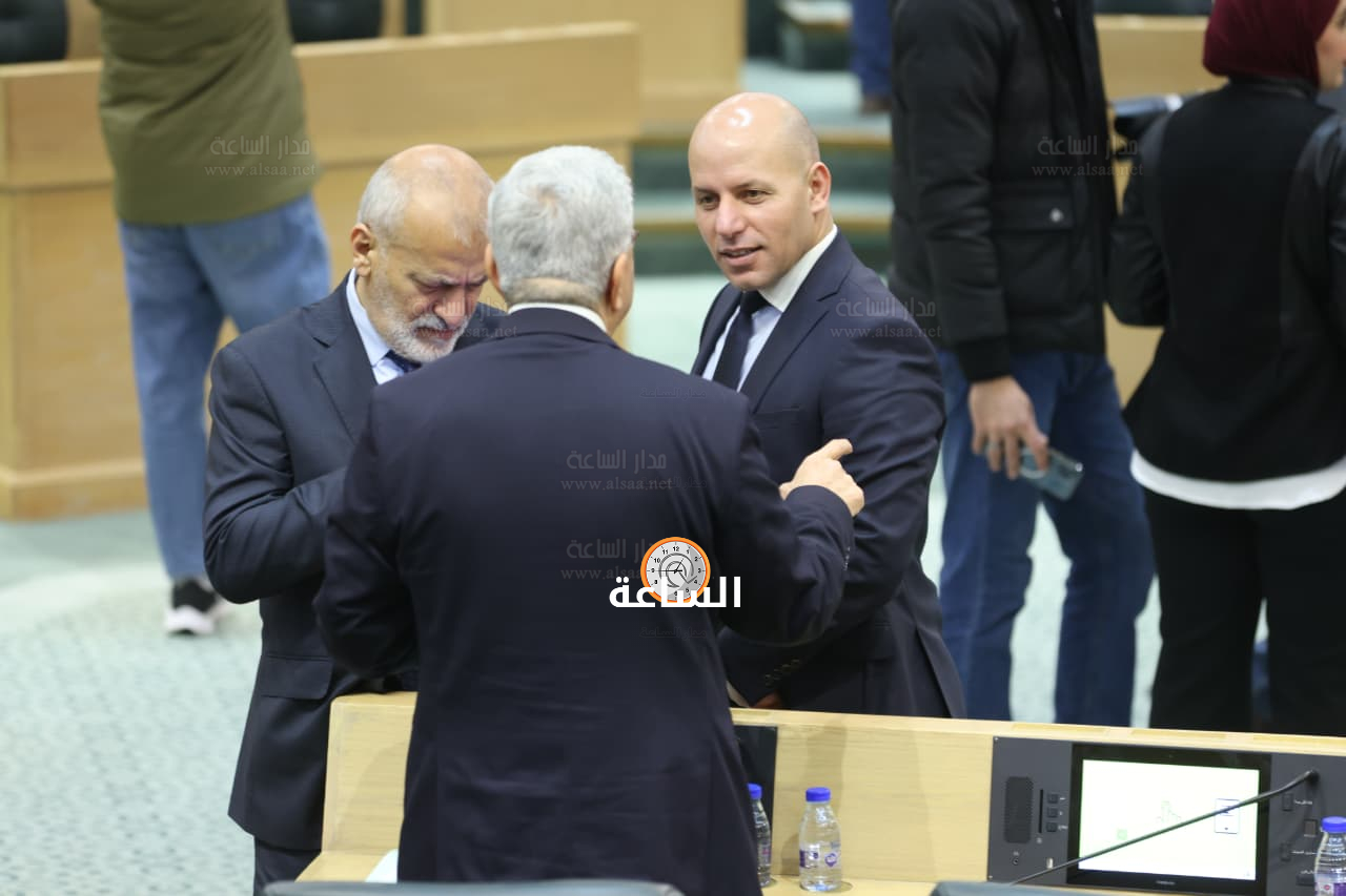 Madar Al-Saa Images 0.16678067636711202