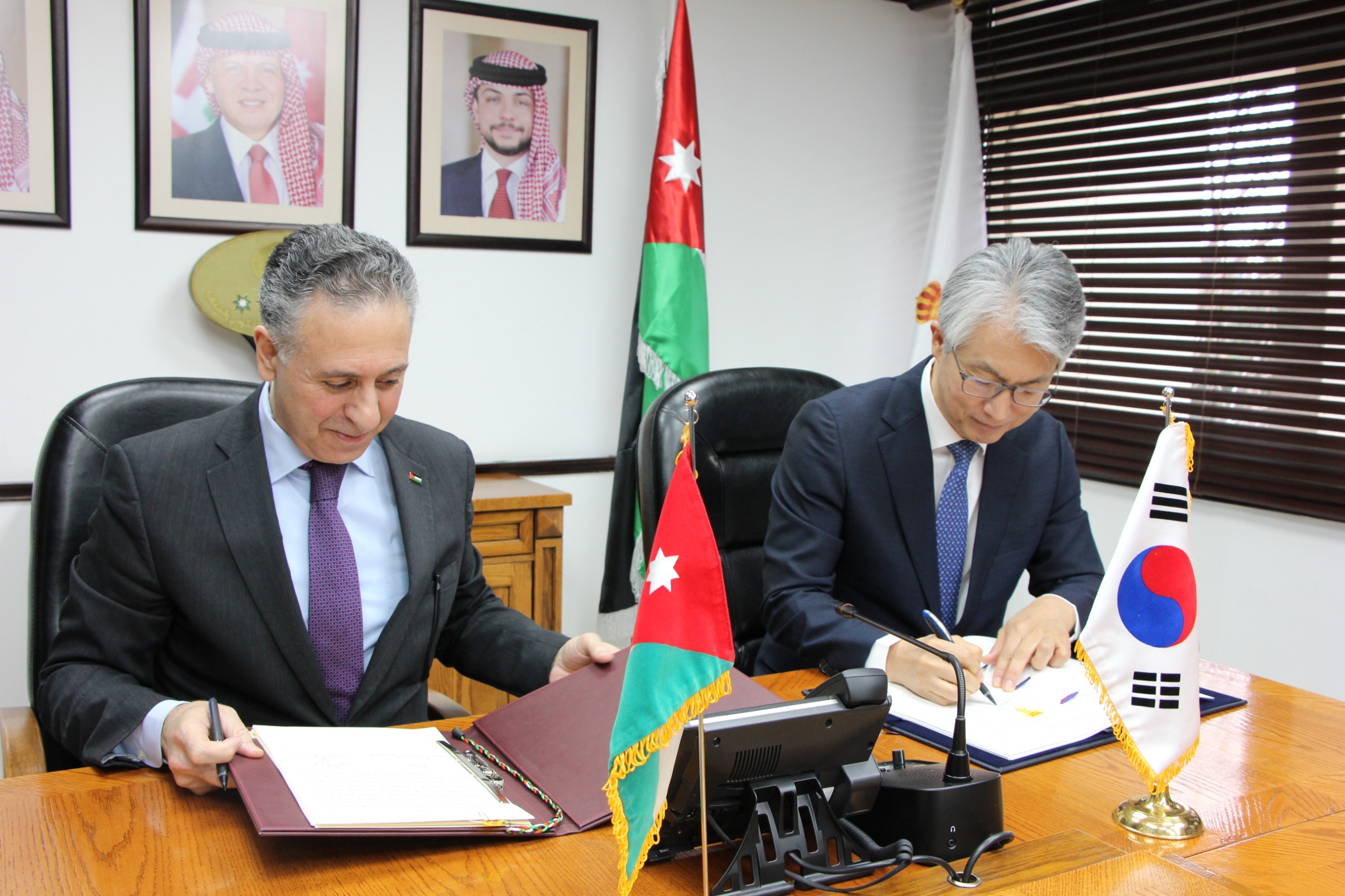 Madar Al-Saa Images 0.16694891404555445