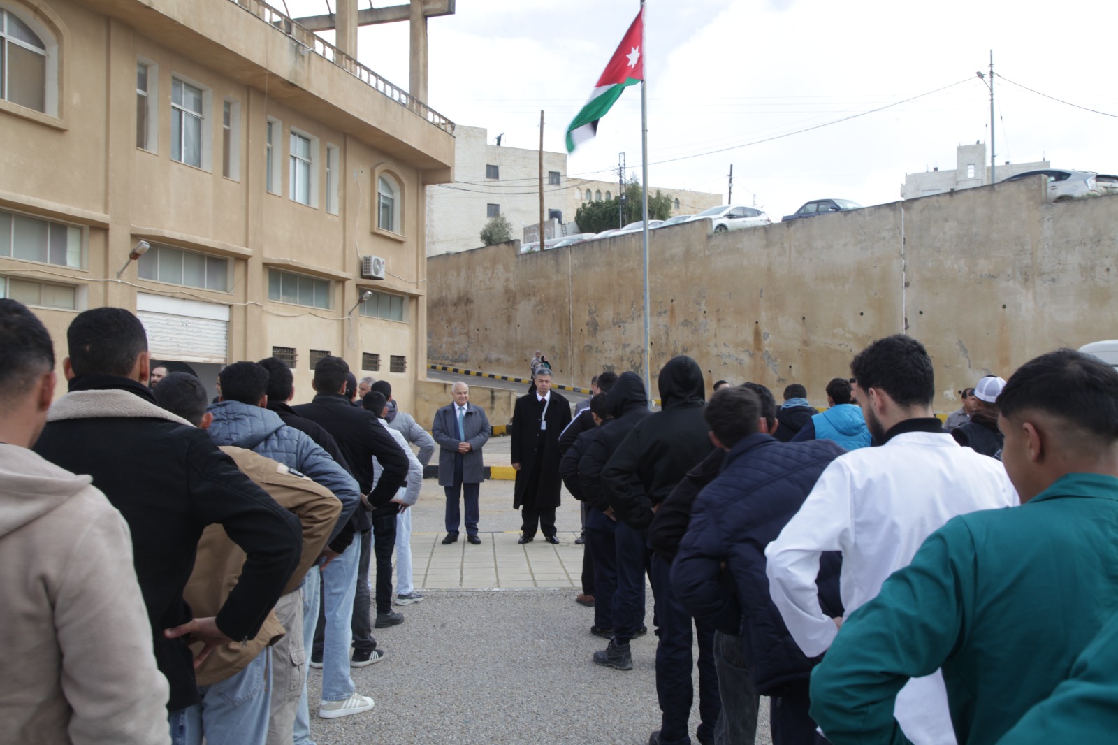 Madar Al-Saa Images 0.07101030234552852