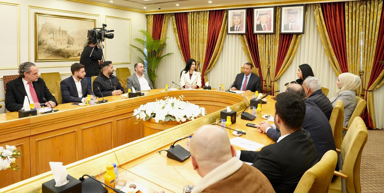 Madar Al-Saa Images 0.004225509585895626