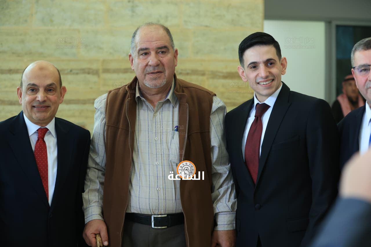 Madar Al-Saa Images 0.516175298604735