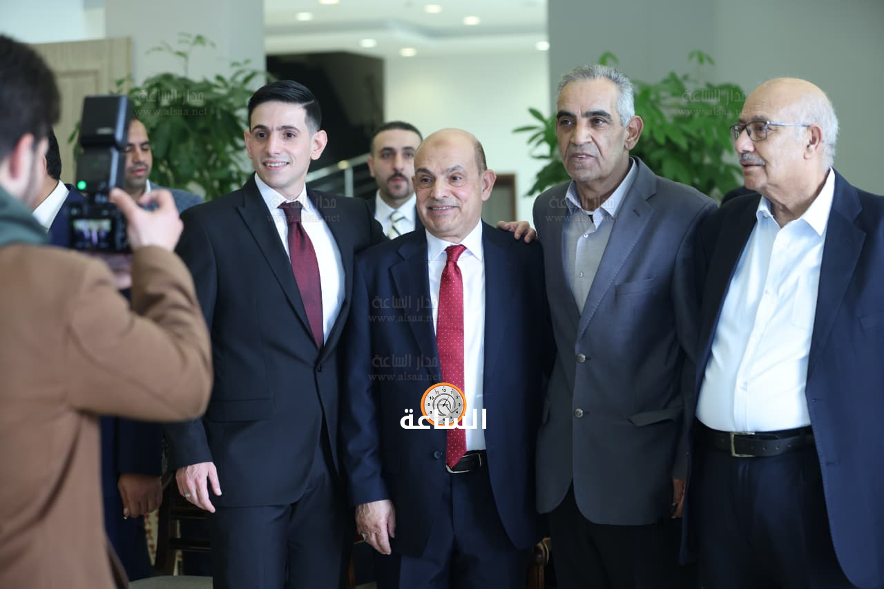 Madar Al-Saa Images 0.39943941618429324