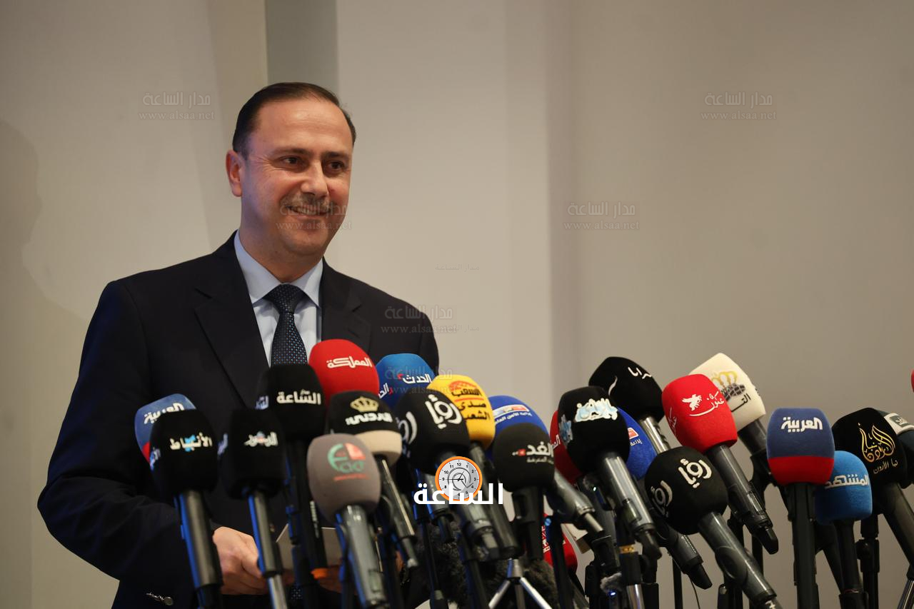 Madar Al-Saa Images 0.41420917938235446