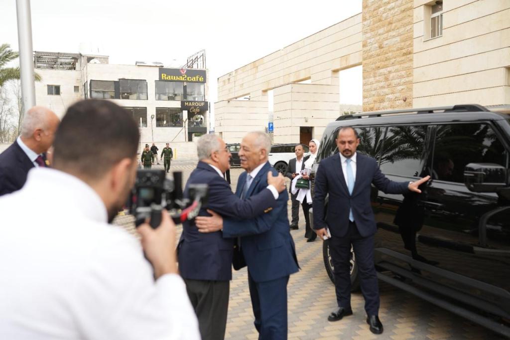 Madar Al-Saa Images 0.8520346950601493