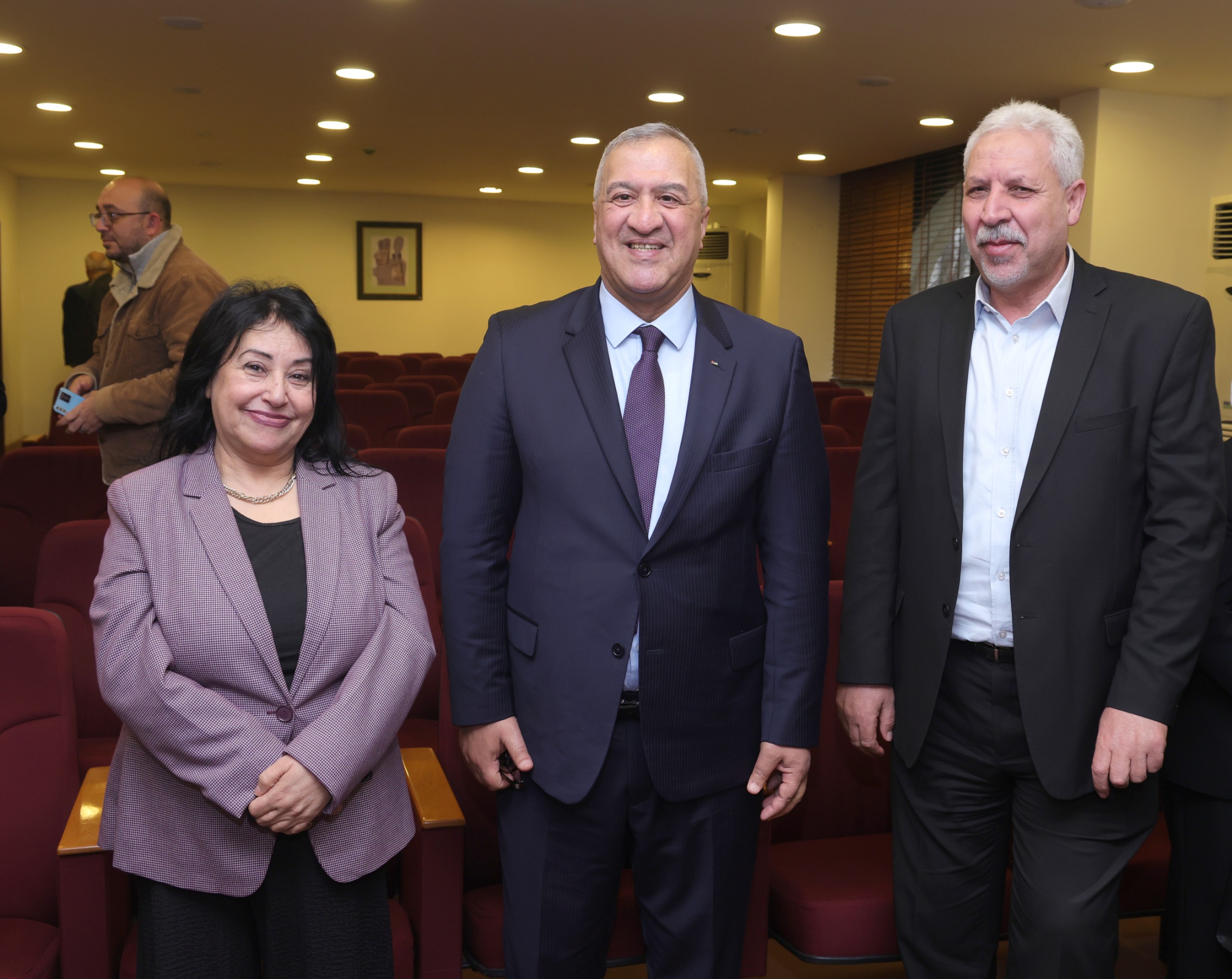 Madar Al-Saa Images 0.7854420308713943