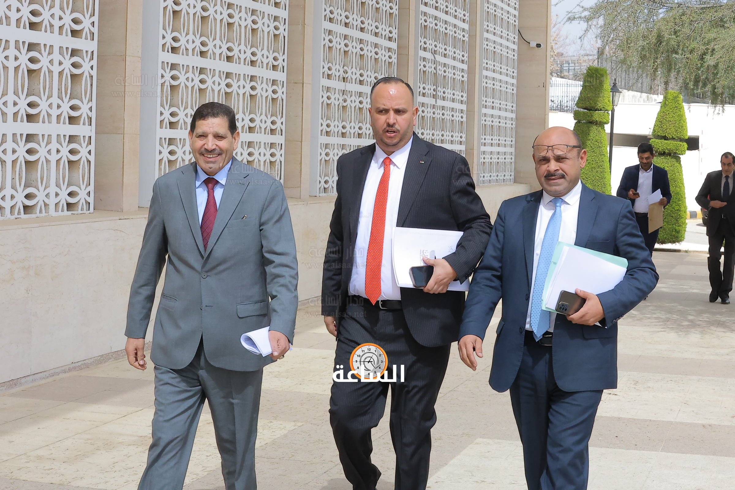 Madar Al-Saa Images 0.12429180865621259