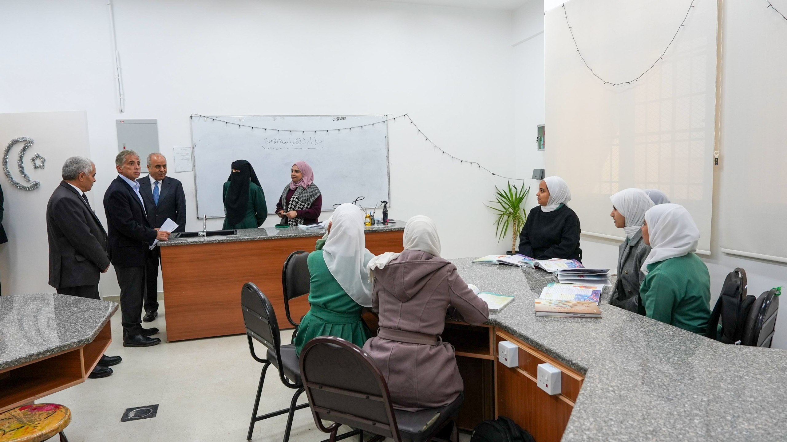 Madar Al-Saa Images 0.2762567095468538