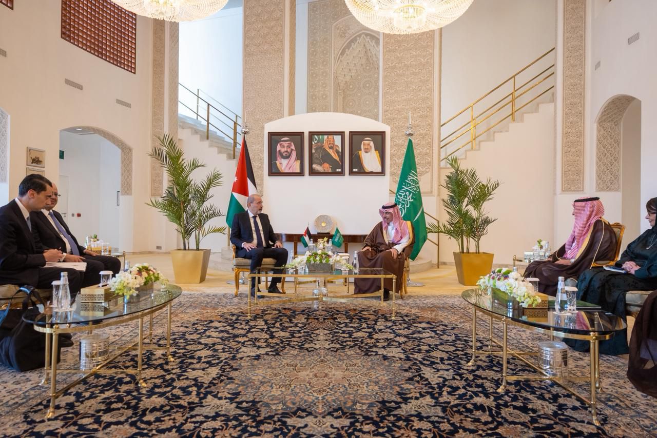 Madar Al-Saa Images 0.35921136412903143