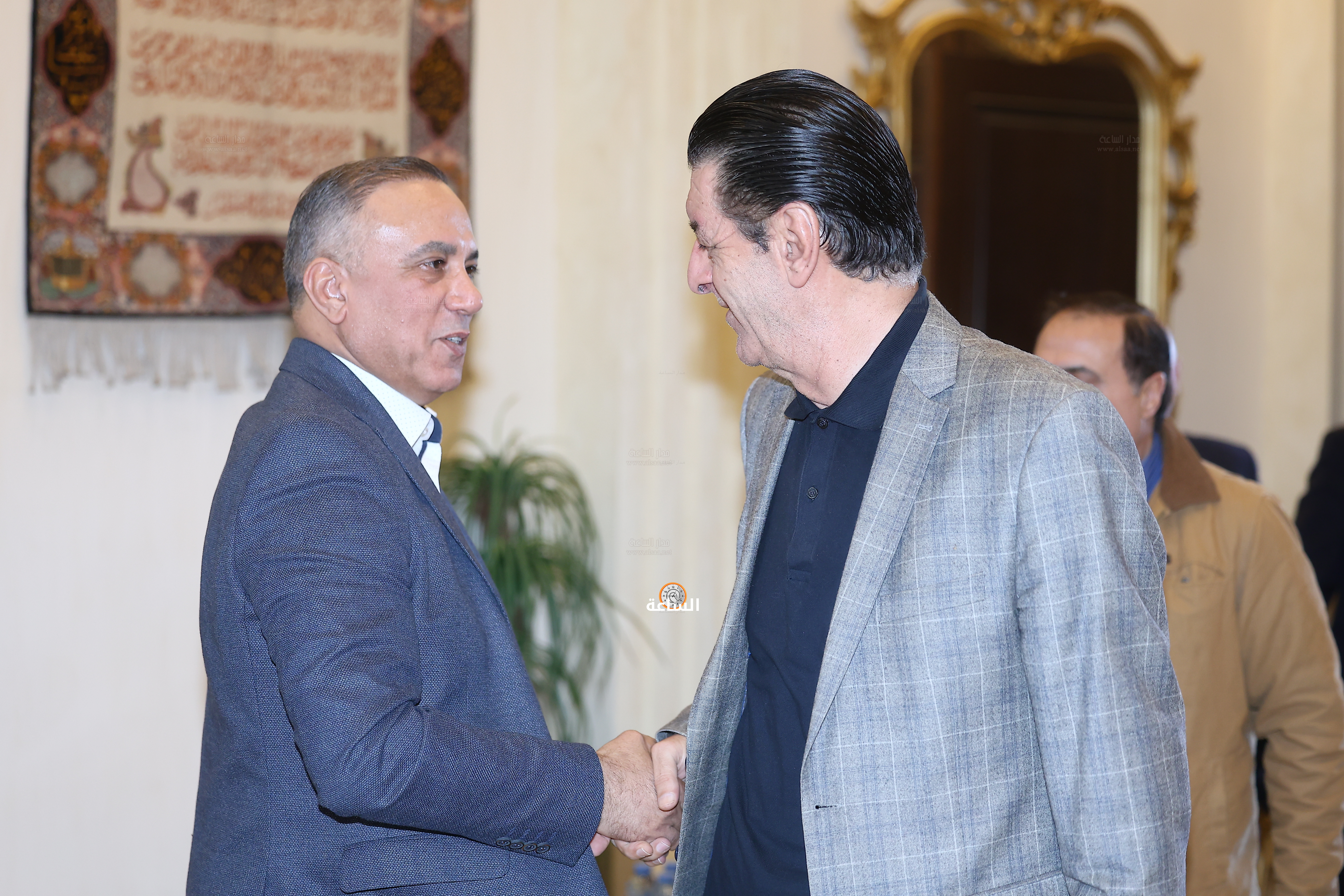 Madar Al-Saa Images 0.7874413557622852