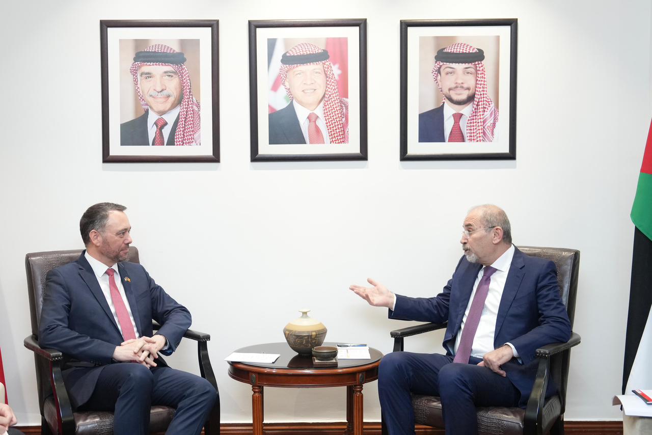 Madar Al-Saa Images 0.9875197963517447