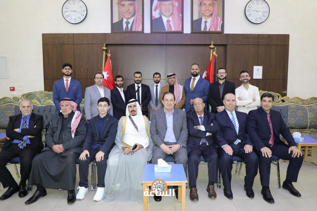 Madar Al-Saa Images 0.8000575588715025