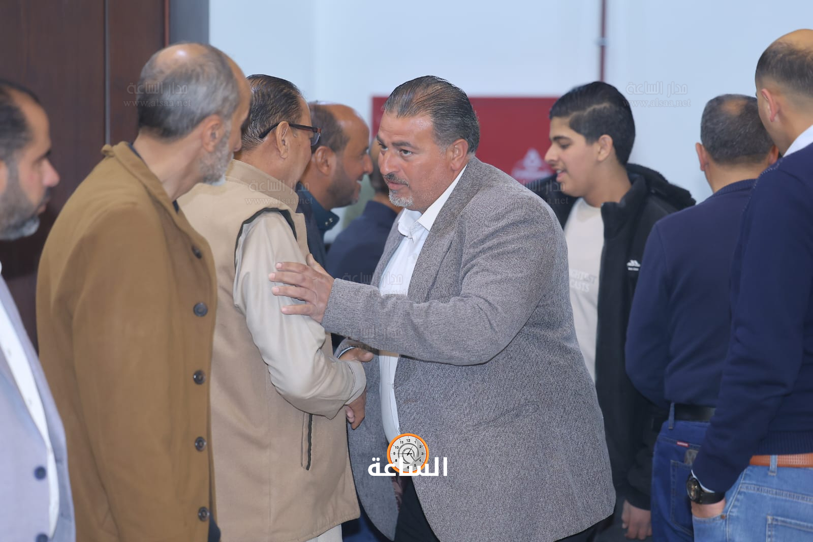 Madar Al-Saa Images 0.38145166948540365