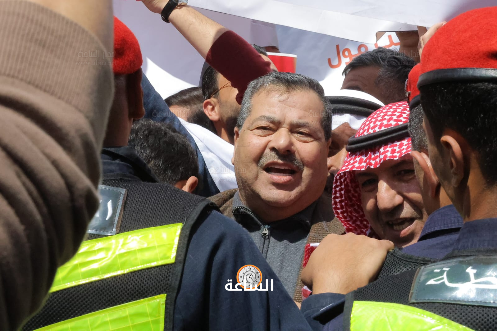 Madar Al-Saa Images 0.7847154153225391