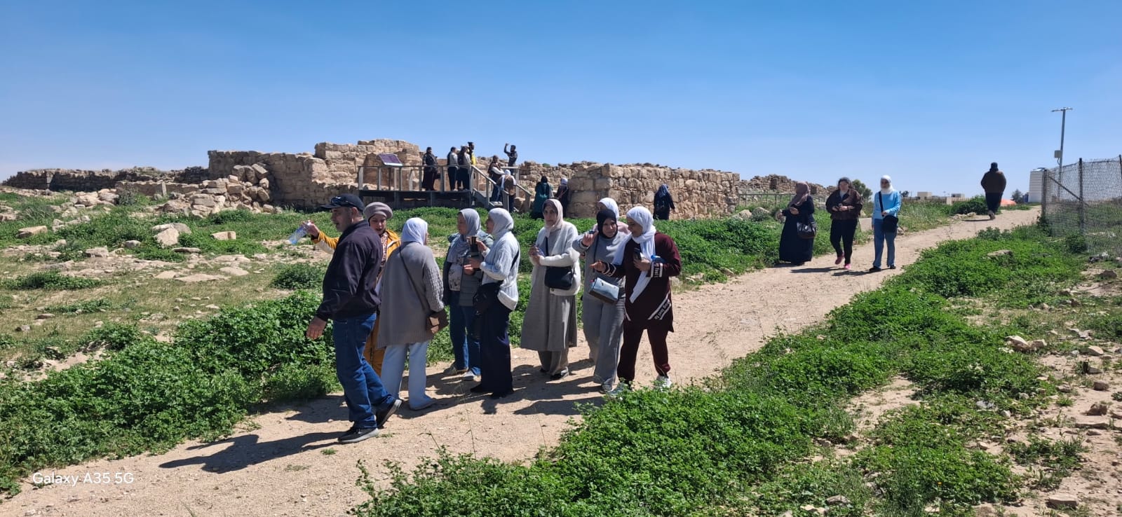 Madar Al-Saa Images 0.4856848216721157