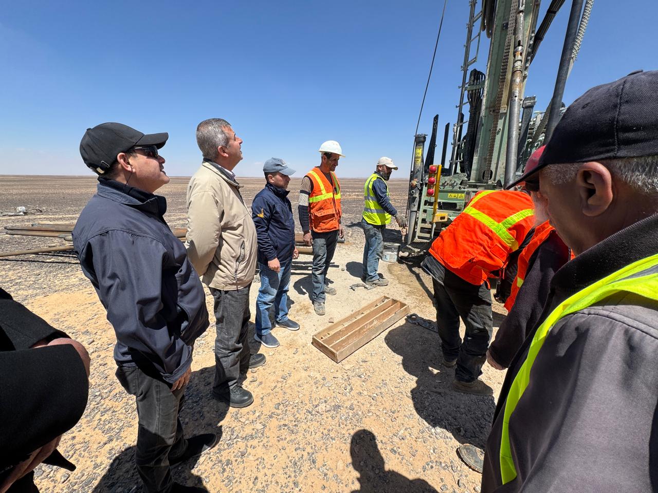 Madar Al-Saa Images 0.8606047109992148