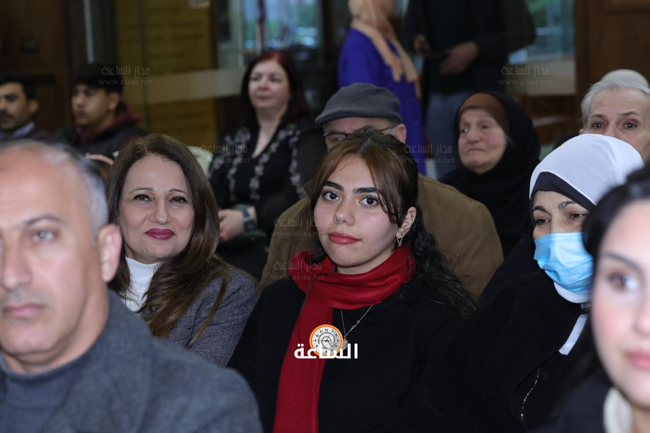 Madar Al-Saa Images 0.16012457171285643