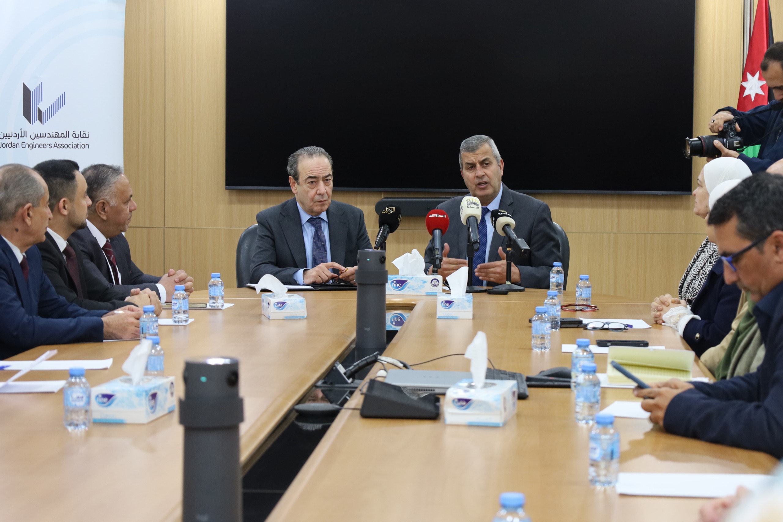 Madar Al-Saa Images 0.477179521570705