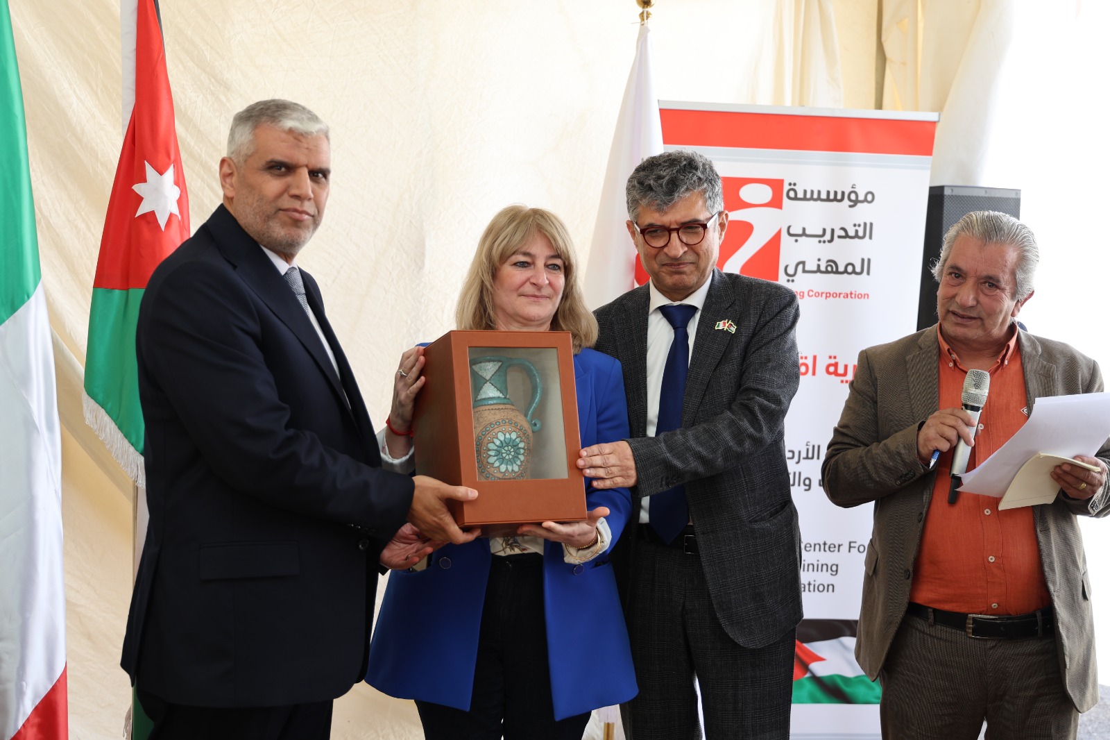 Madar Al-Saa Images 0.0014510424665112875