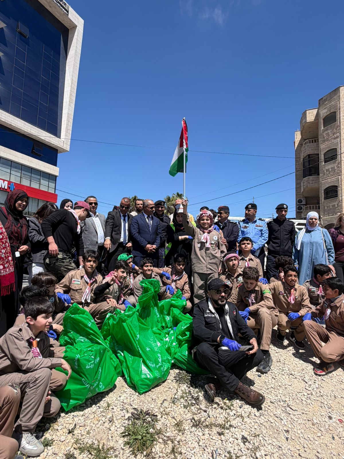 Madar Al-Saa Images 0.395076342796583