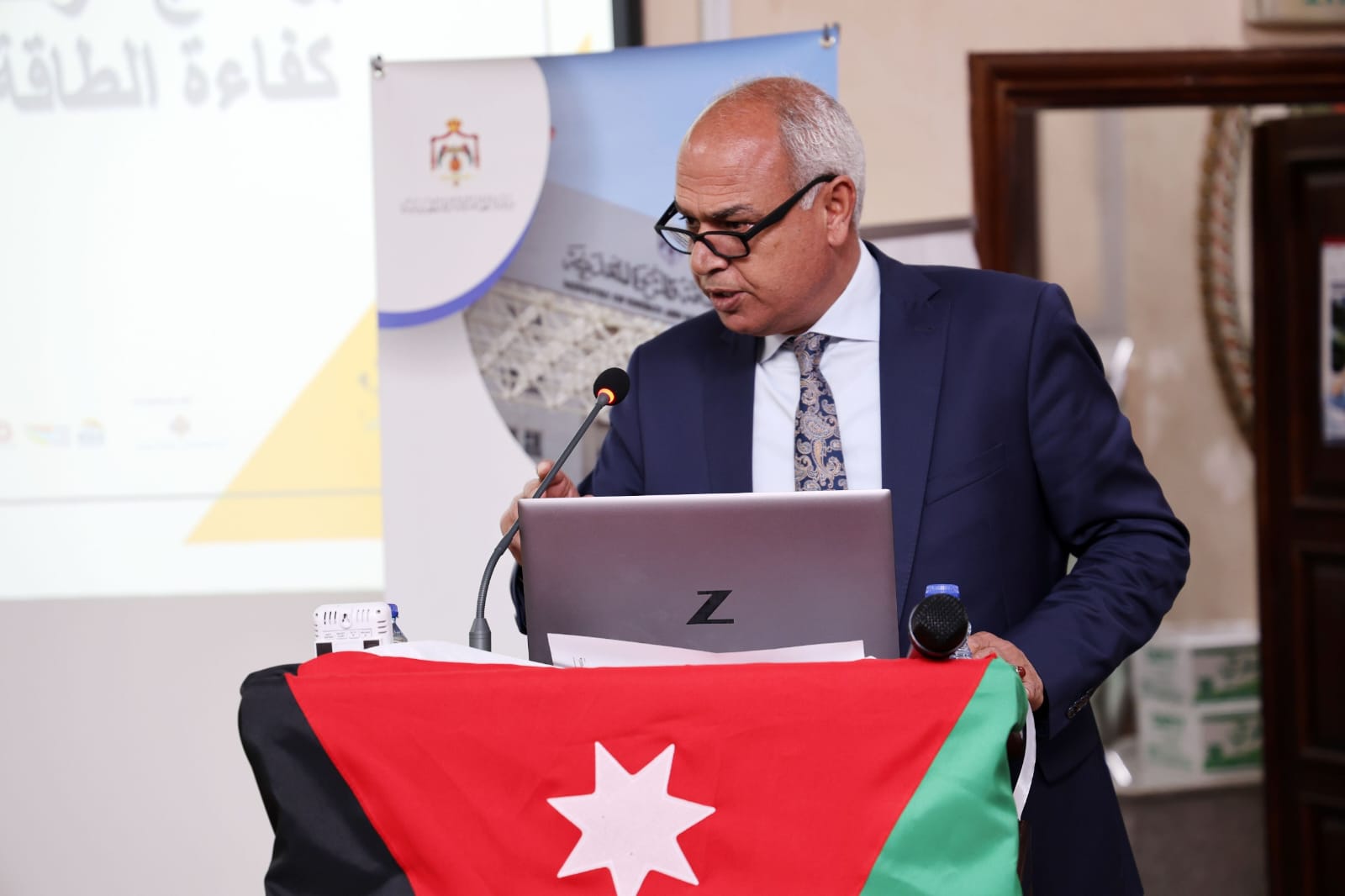 Madar Al-Saa Images 0.4548459367425095