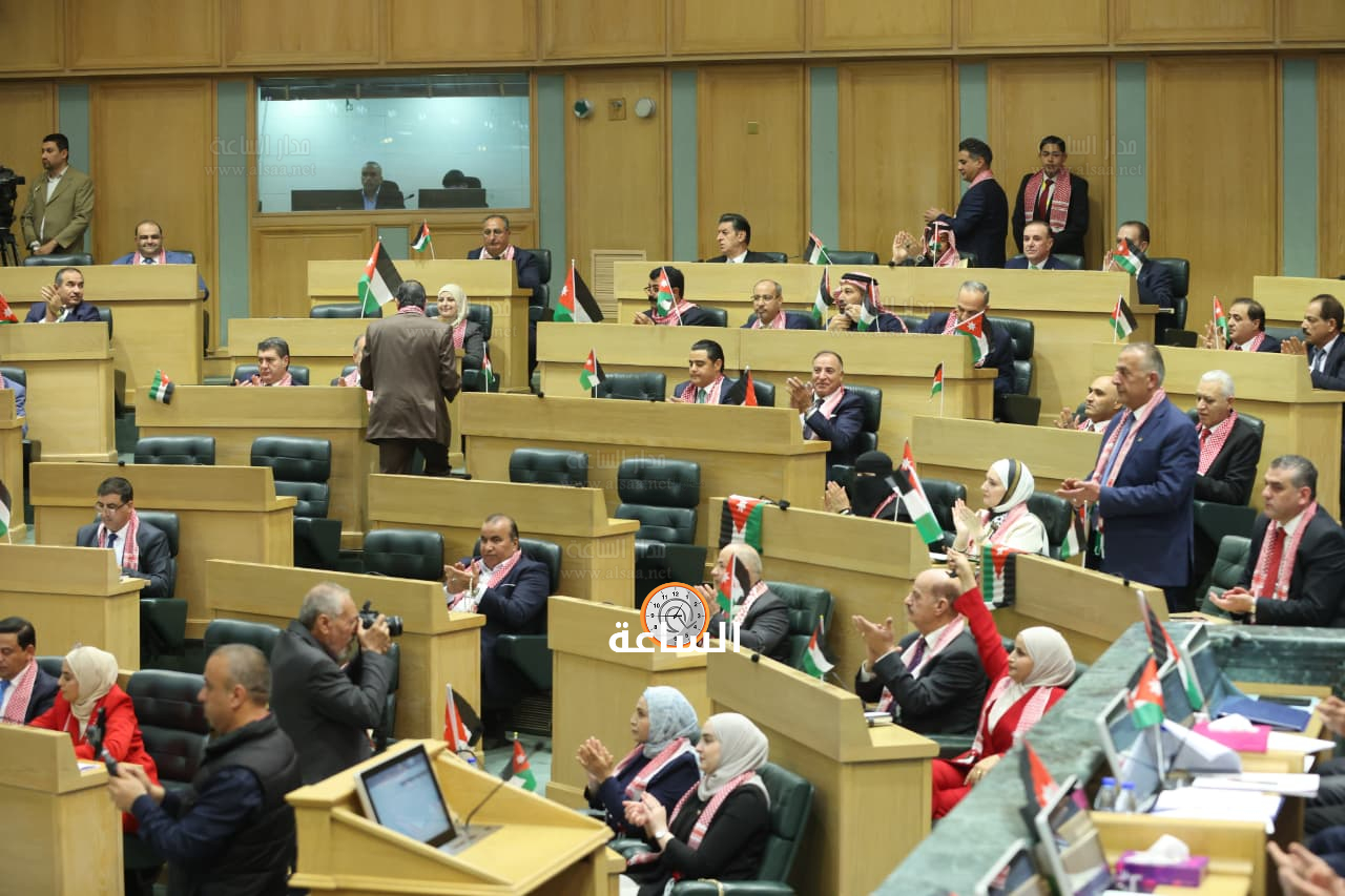 Madar Al-Saa Images 0.9394613126263759