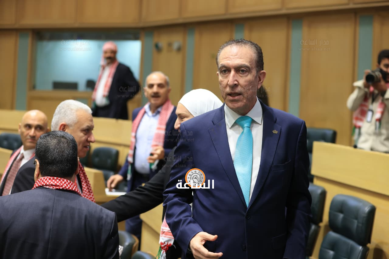 Madar Al-Saa Images 0.22835492588439488