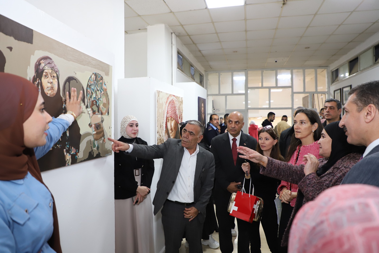 Madar Al-Saa Images 0.10242716767486537