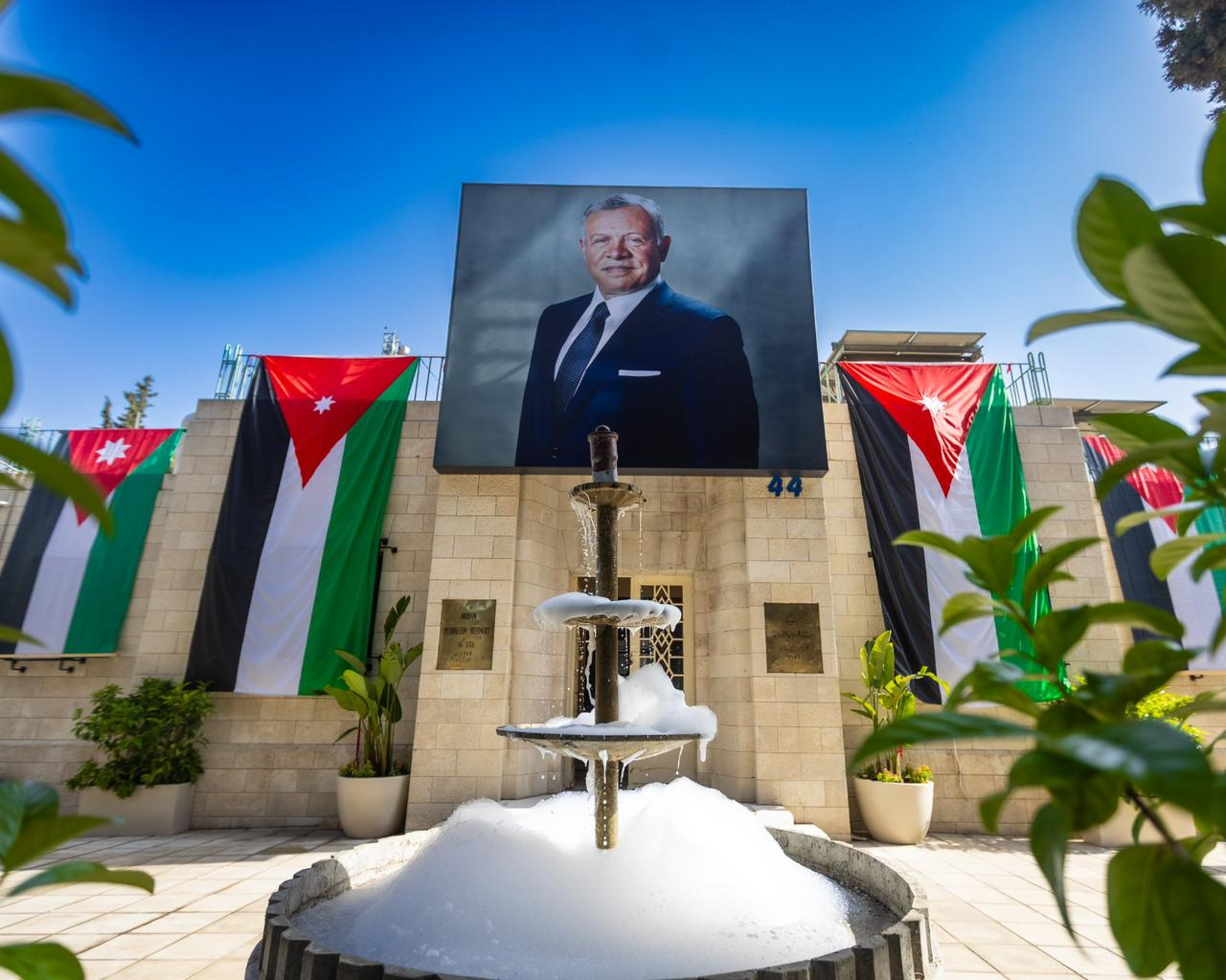 Madar Al-Saa Images 0.3058747432863167