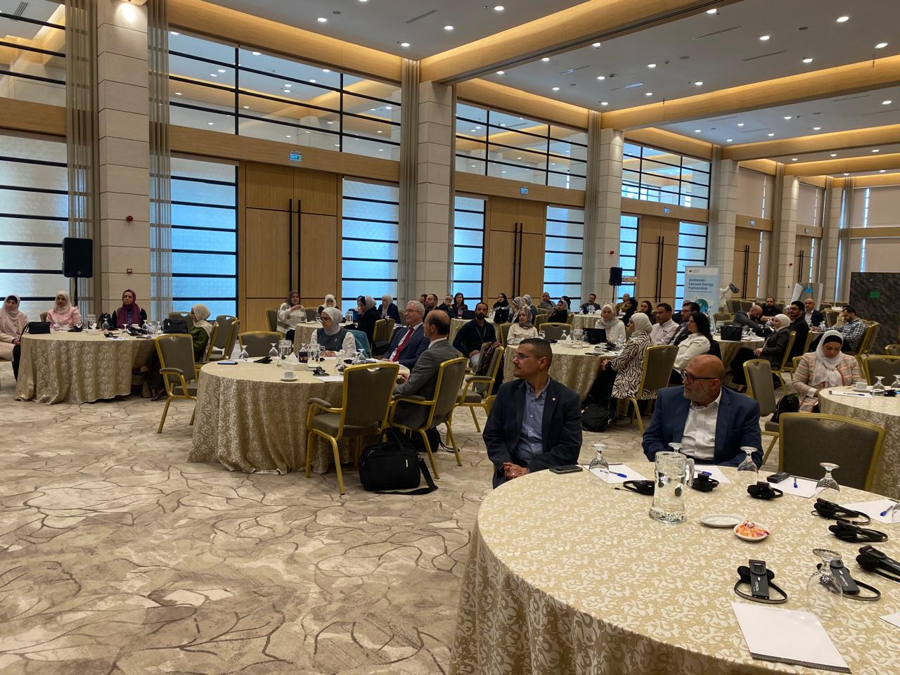 Madar Al-Saa Images 0.10456829129567657