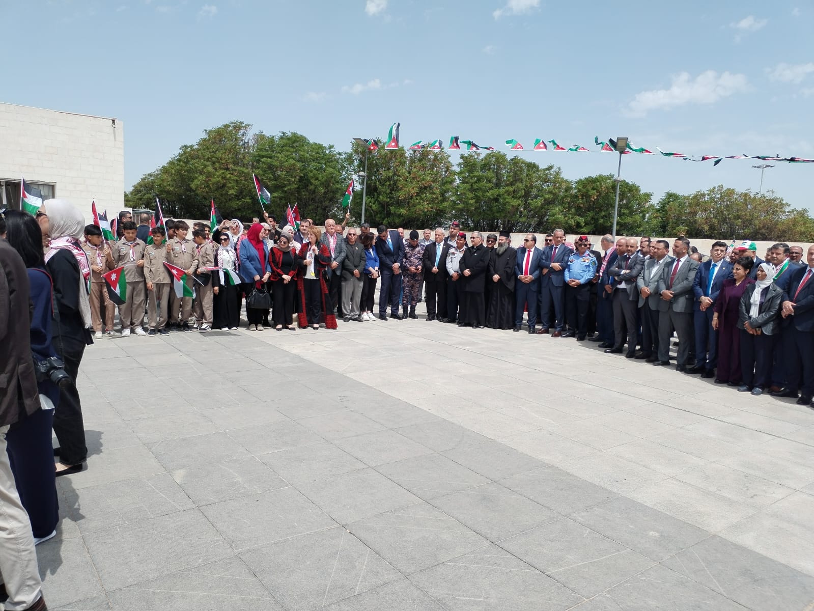 Madar Al-Saa Images 0.2773845871148921