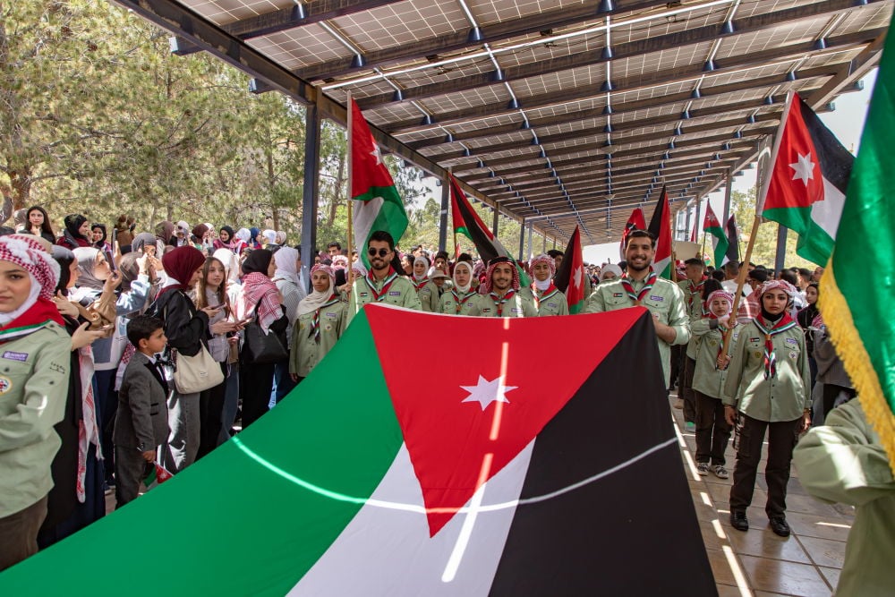 Madar Al-Saa Images 0.37498877371542805