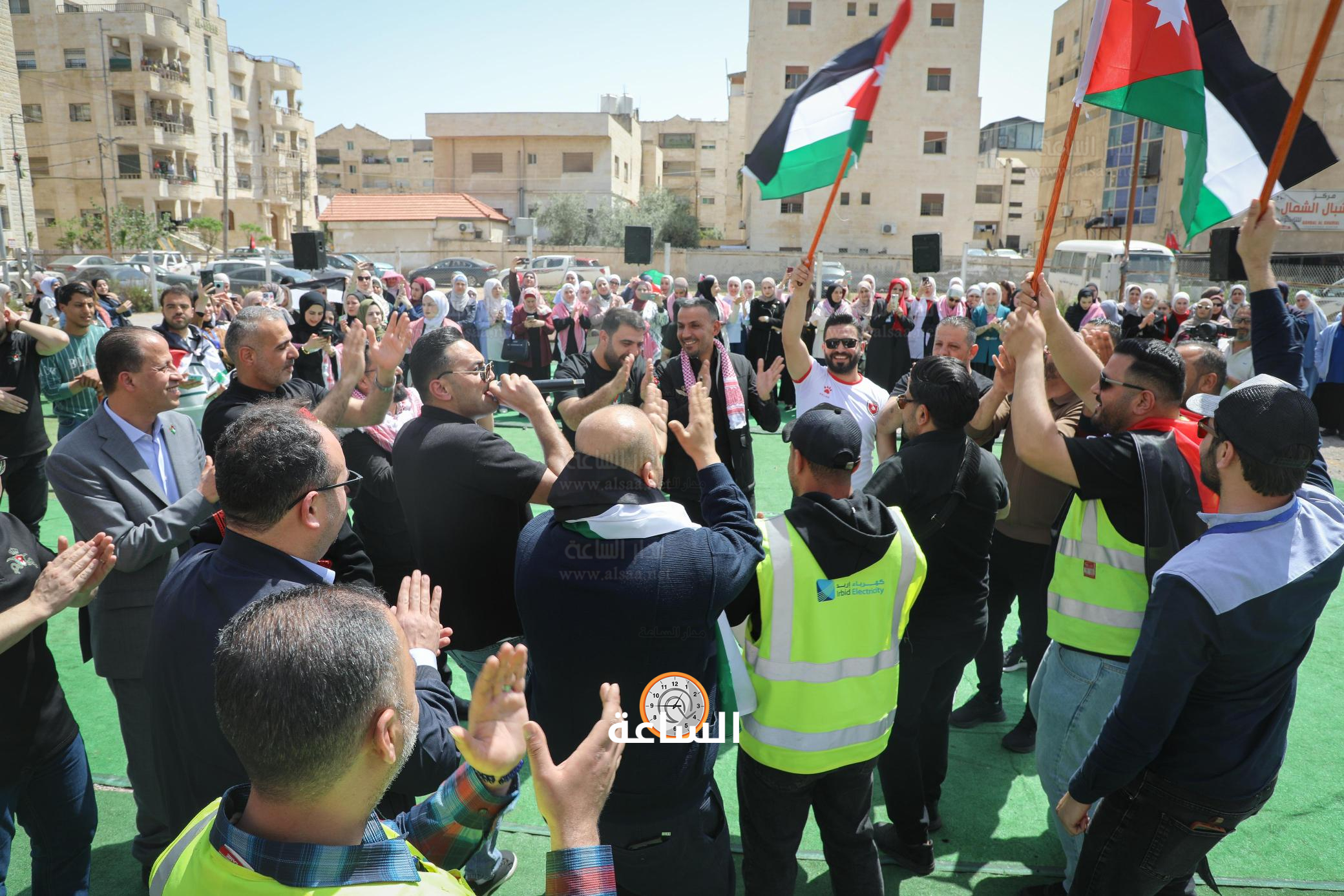 Madar Al-Saa Images 0.01558033888973187