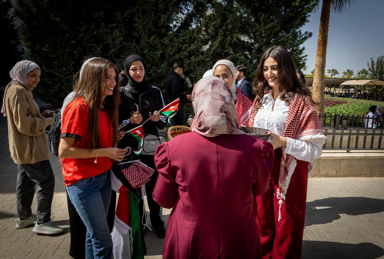 Madar Al-Saa Images 0.51764906928064