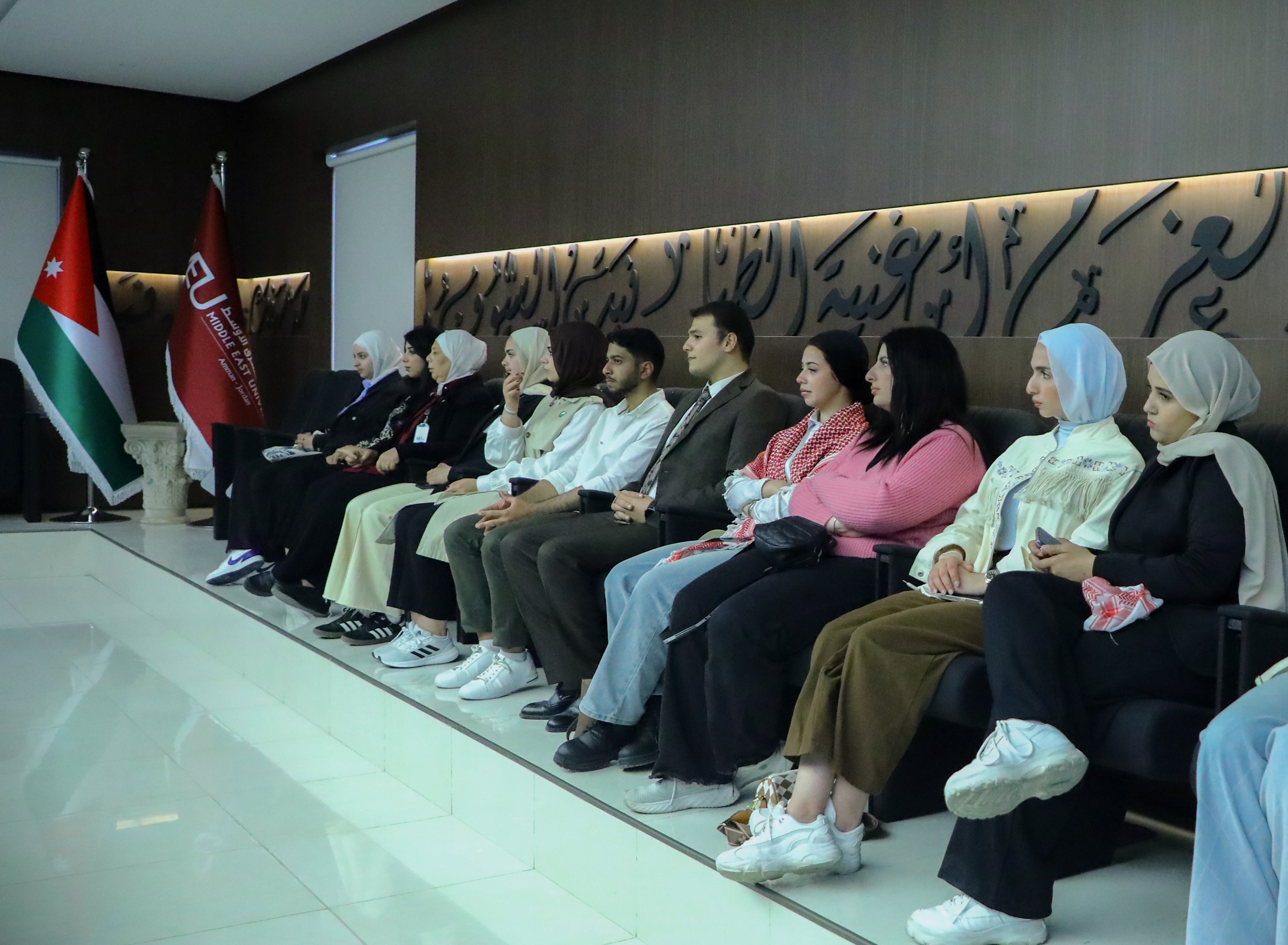 Madar Al-Saa Images 0.8369180889506226