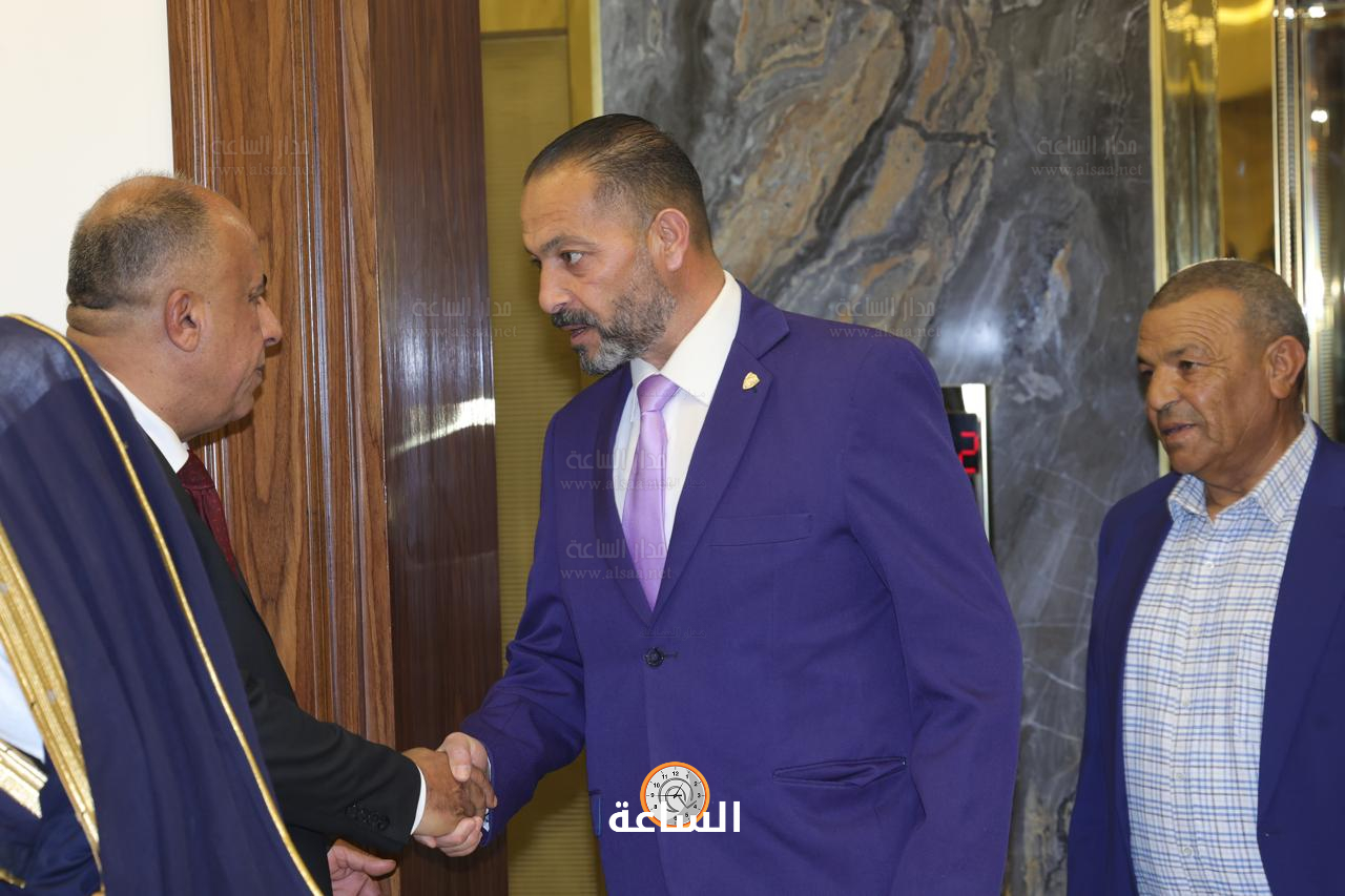 Madar Al-Saa Images 0.4145745383252303