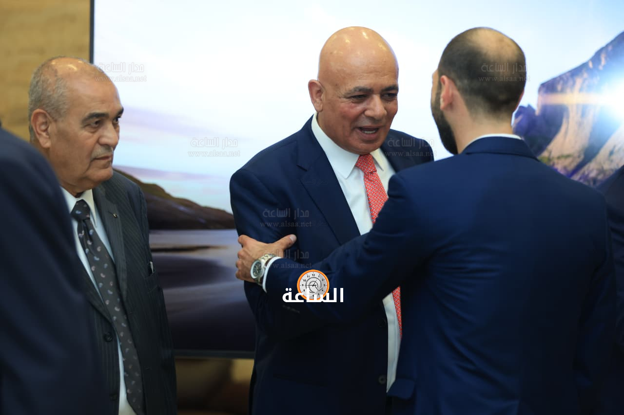 Madar Al-Saa Images 0.09344368612055465