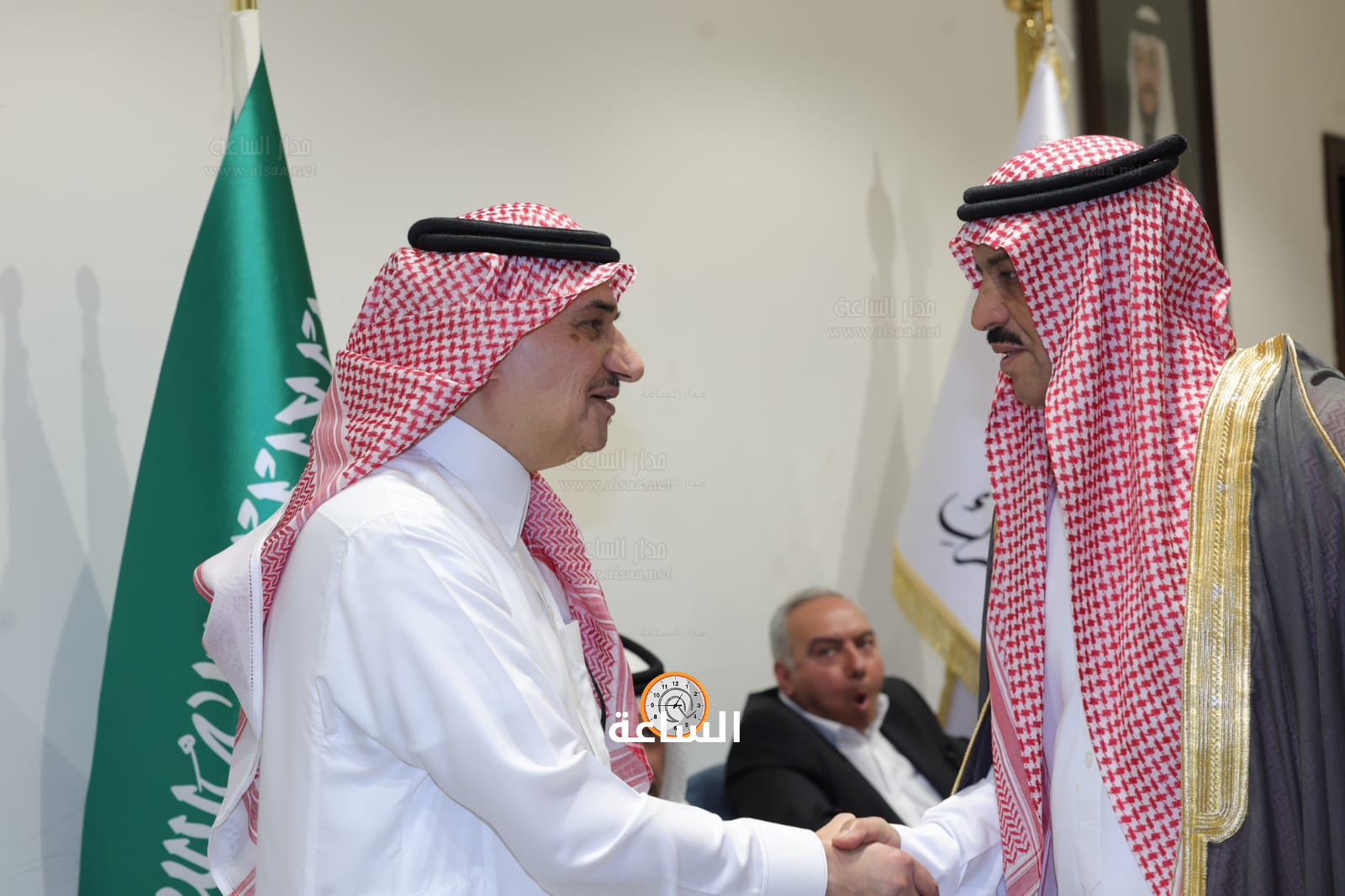 Madar Al-Saa Images 0.8735378176145275